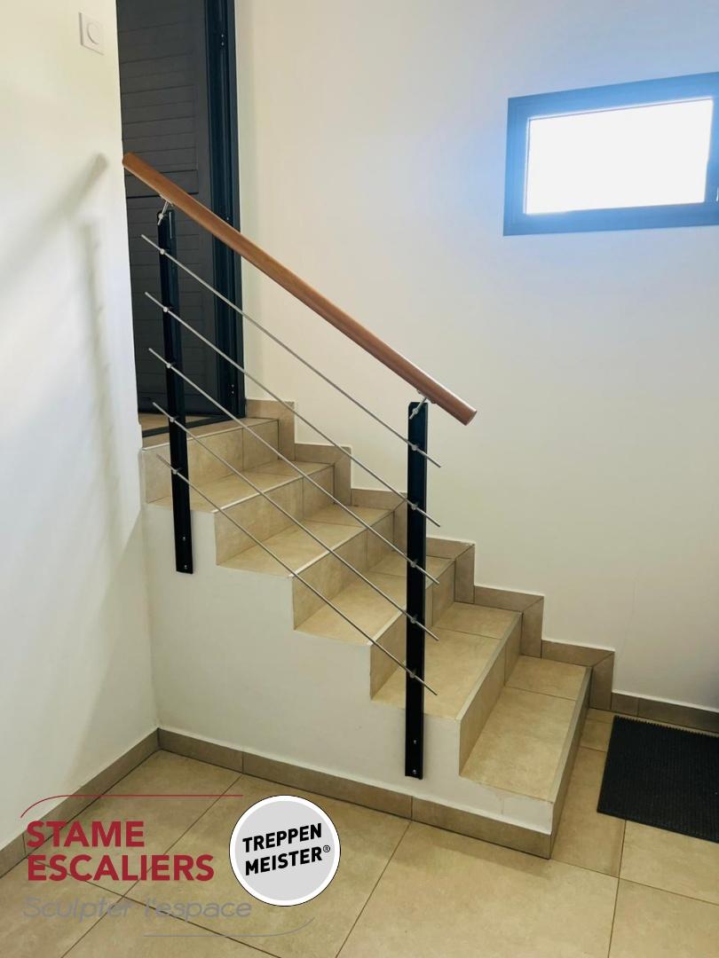LOFT garde-corps rampant sur escalier béton