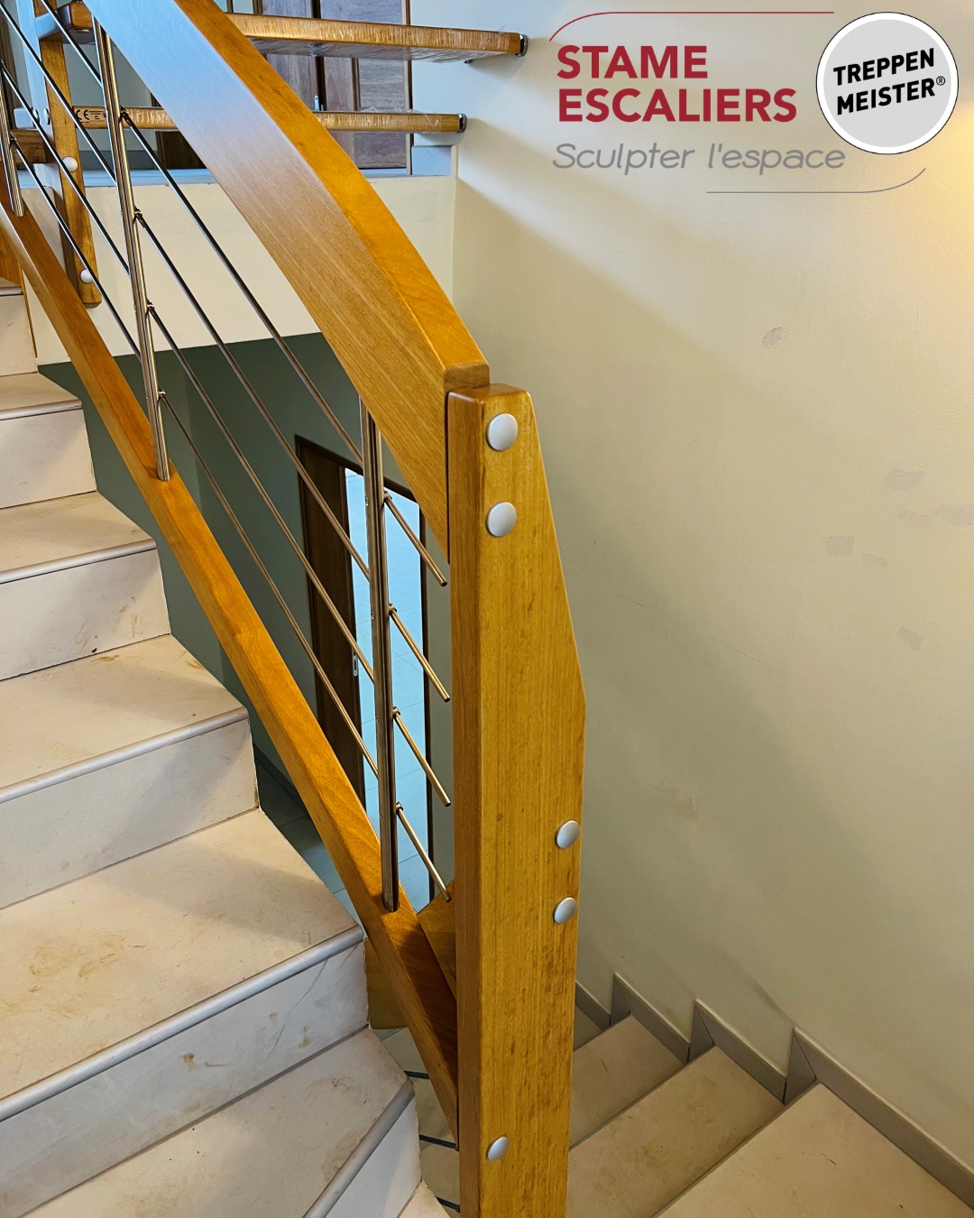 NOVA GCR garde-corps rampant sur escalier béton