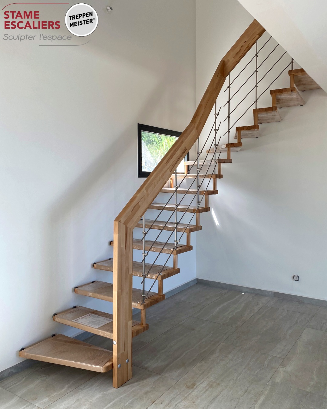 escalier HABITAT un quart tournant entretoises bois