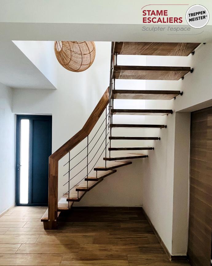 escalier HABITAT un quart tournant entretoises inox