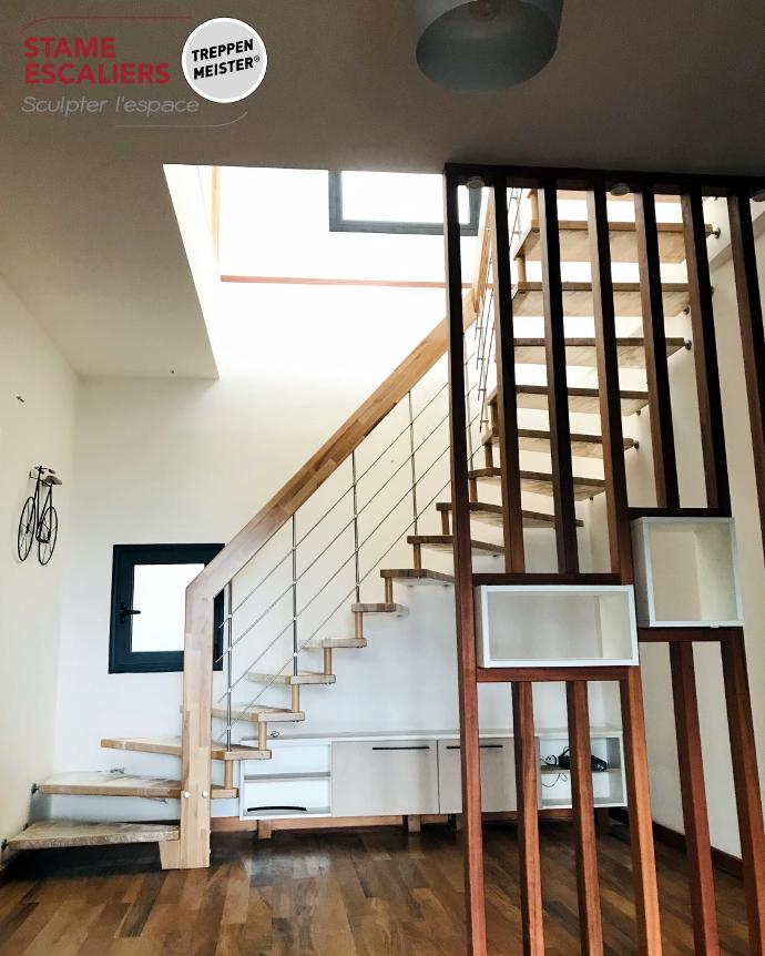 escalier HABITAT  deux quart tournant entretoises bois