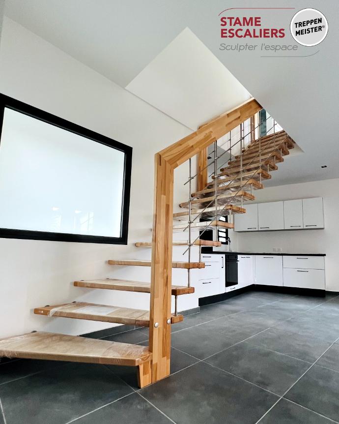 escalier droit HABITAT entretoises inox