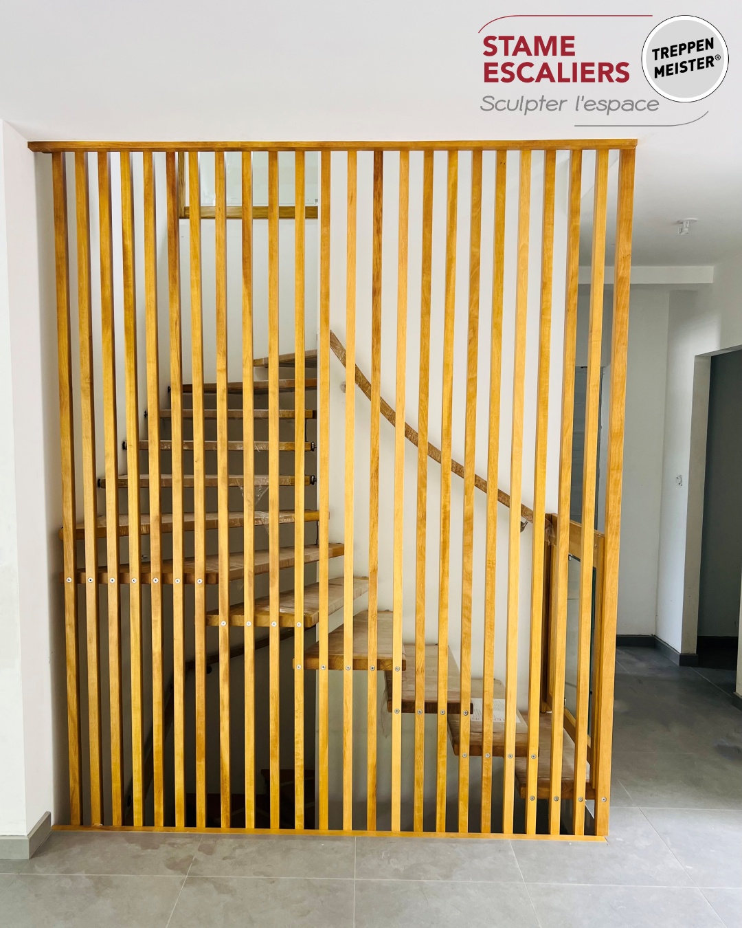 escalier suspendu en bois sur-mesure CLAUSTRA