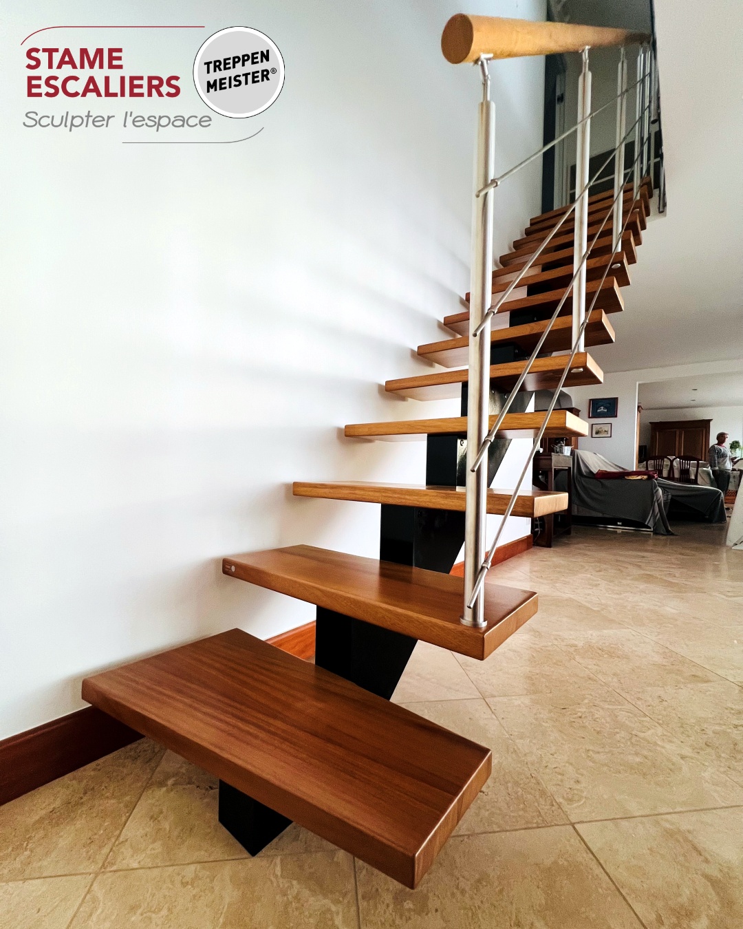 escalier à limon central, poutre en bois et sur-mesure