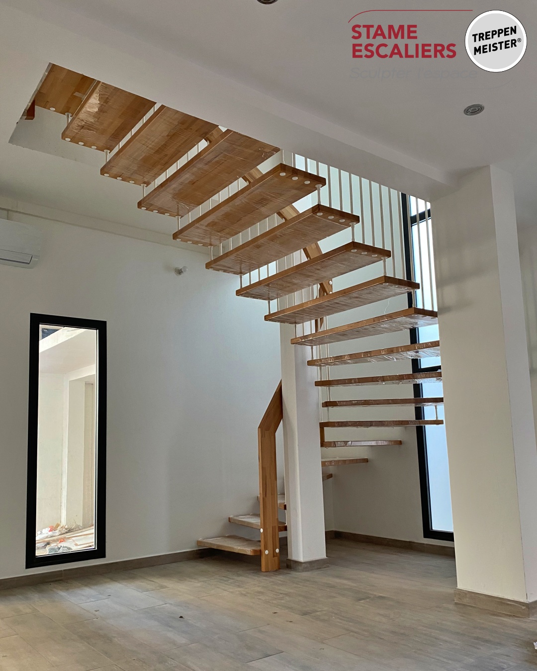 escalier suspendu en bois sur-mesure OPTIMA
