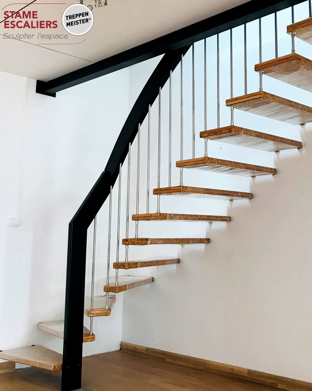 escalier suspendu en bois sur-mesure VIVA