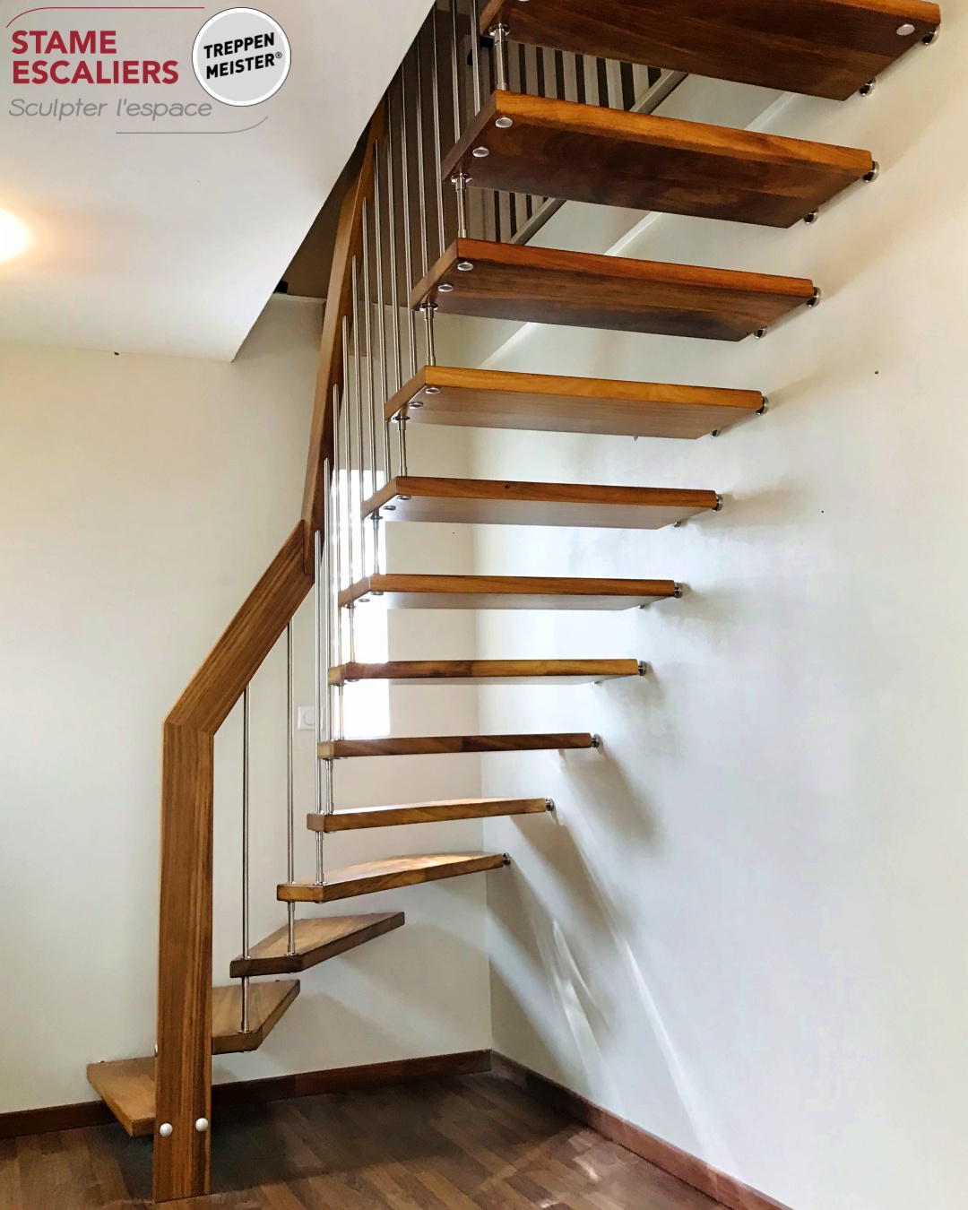 escalier suspendu en bois sur-mesure VIVA