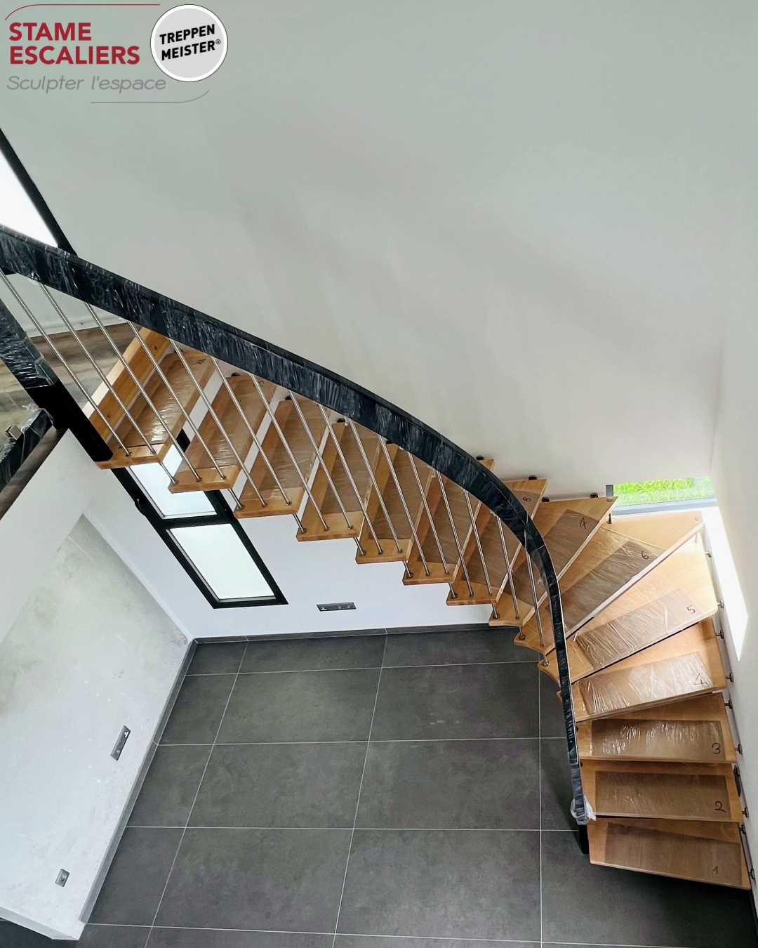 escalier suspendu en bois sur-mesure VIVA