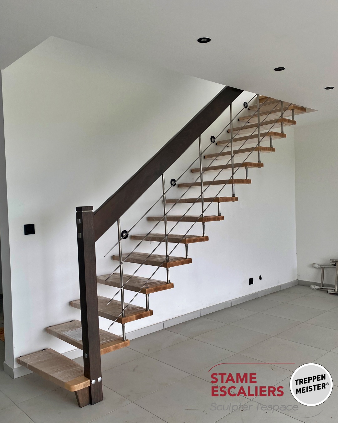 escalier suspendu en bois sur-mesure NOVA
