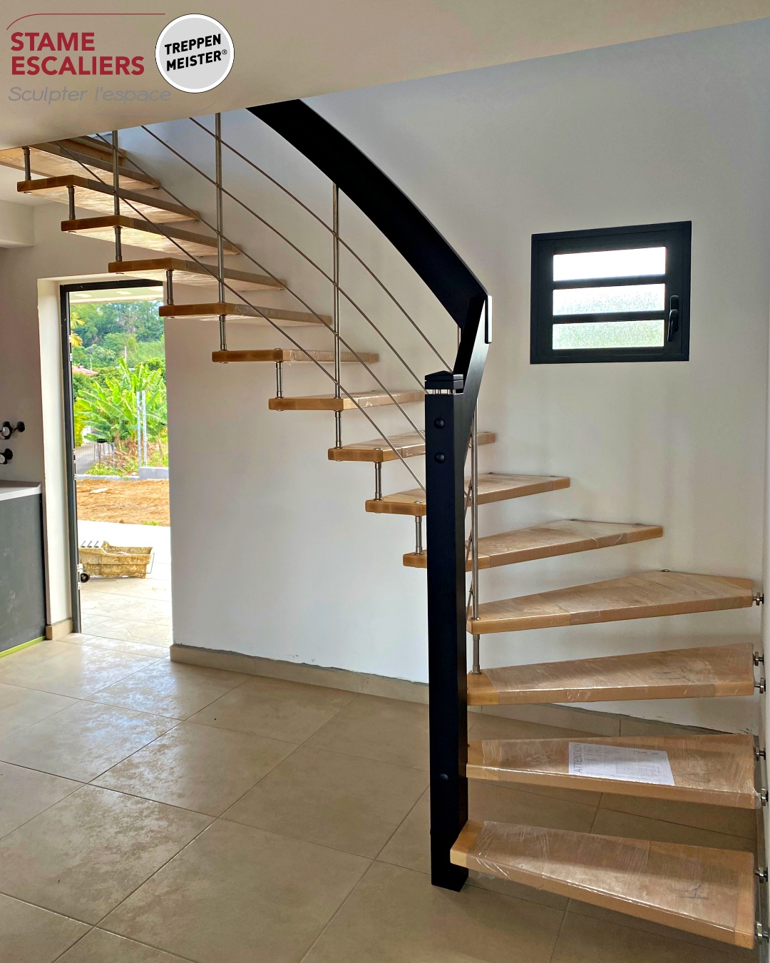 escalier suspendu en bois sur-mesure NOVA