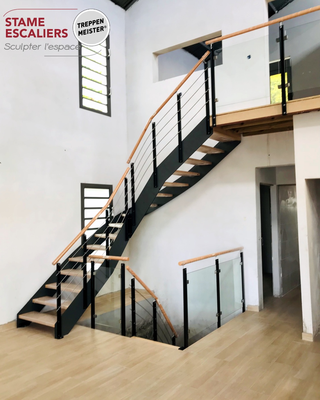escalier suspendu bois sur-mesure LOFT
