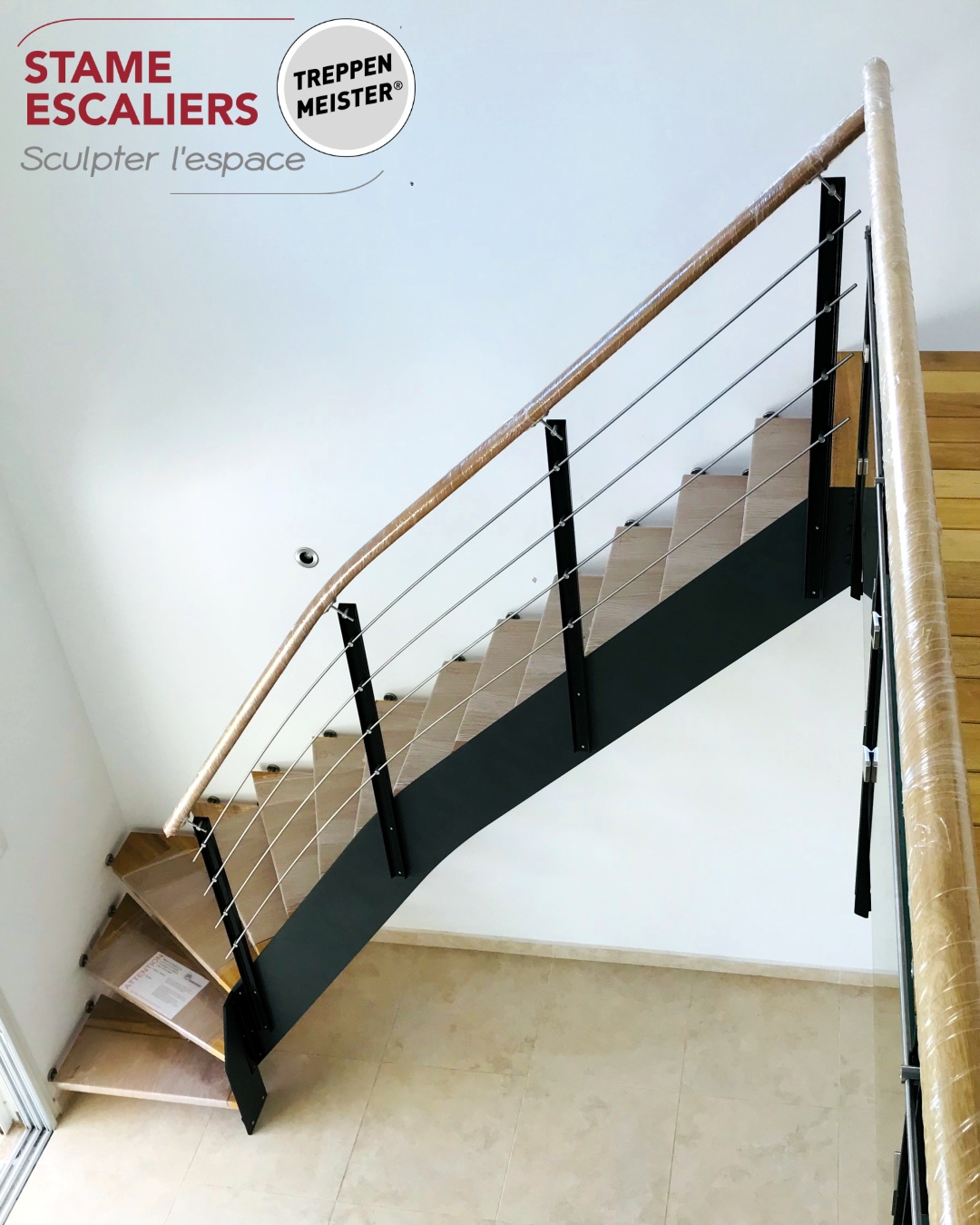 escalier suspendu bois sur-mesure LOFT