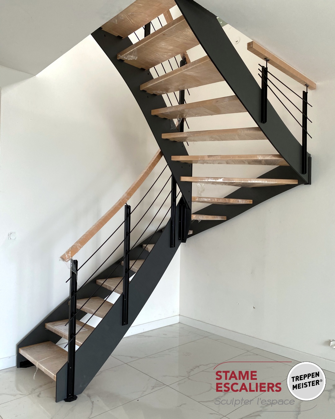 escalier suspendu bois sur-mesure LOFT