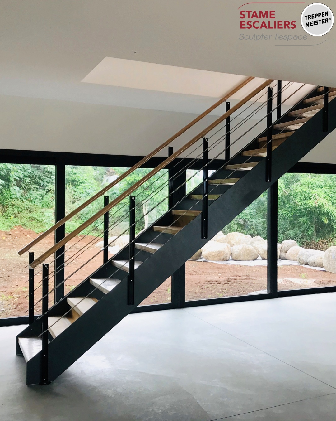 escalier suspendu bois sur-mesure LOFT