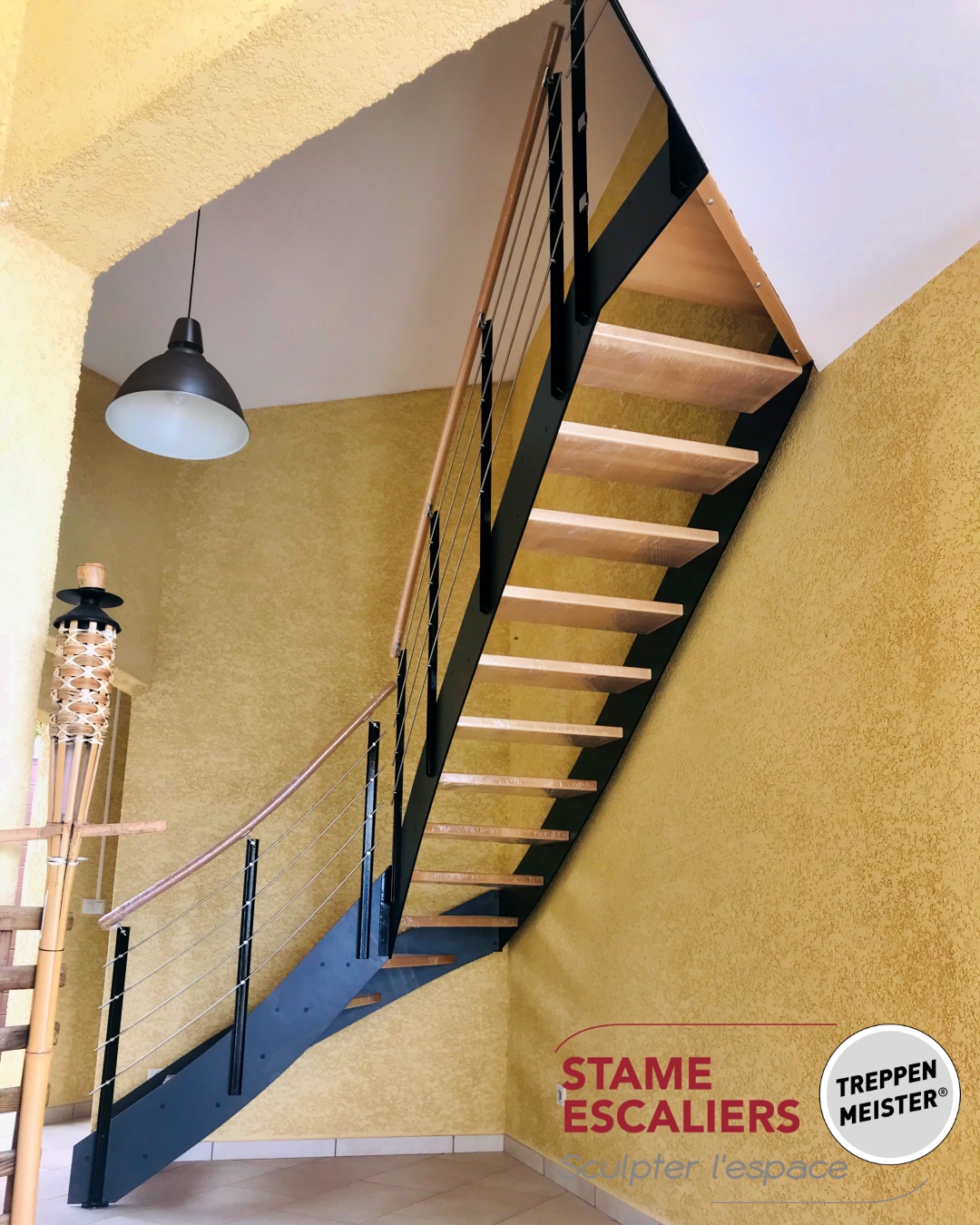 escalier suspendu bois sur-mesure LOFT