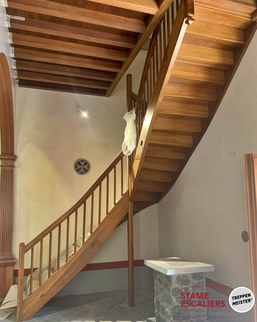 escalier traditionnel en bois et sur-mesure 