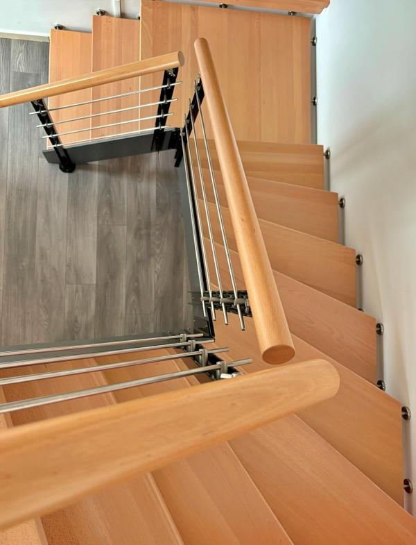 escalier suspendu bois sur-mesure LOFT