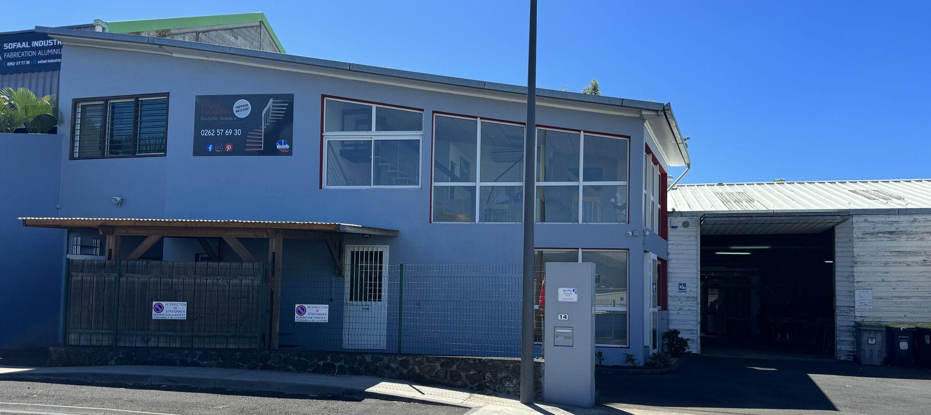 Devanture de l'atelier et du showroom de STAME Escaliers - La Réunion