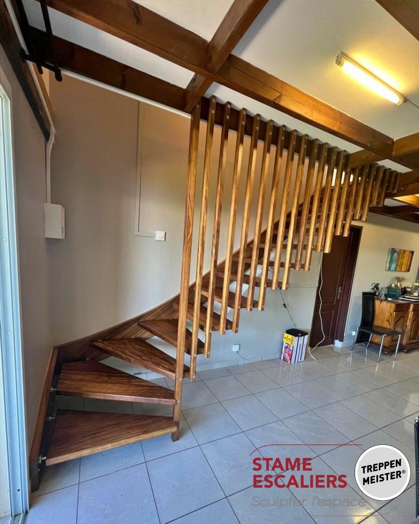 escalier suspendu en bois sur-mesure CLAUSTRA