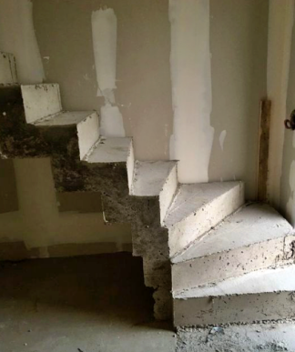 escalier béton brut